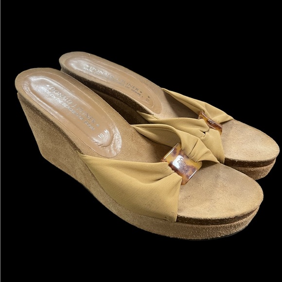 Donald J Pliner Sandals - Picture 1 of 5